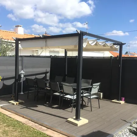 Maison Confortable A Avec Jardin Clos 別荘 サンティレール・ド・リエ